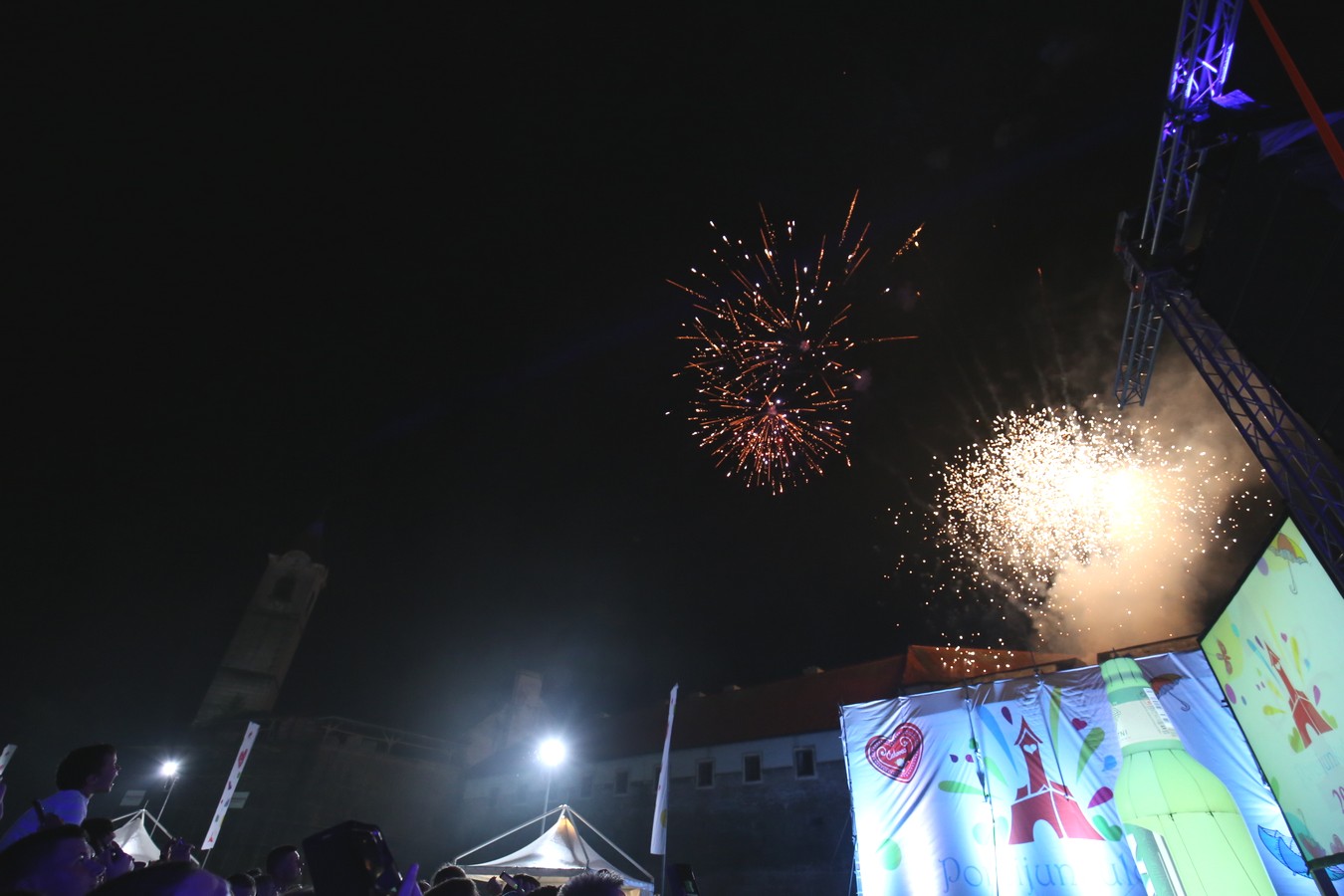 Popularna Jelena Rozga hitovima raspjevala posjetitelje Porcijunkulova