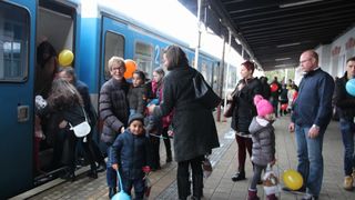 Stotinjak djece iz udomiteljskih obitelji uživalo u vožnji božićnim vlakom