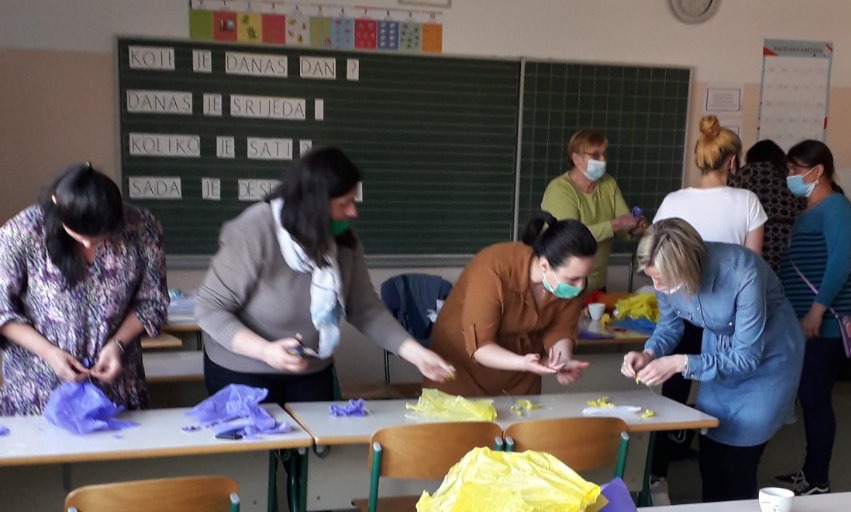 DRUŠTVO ŽENA KOTORIBA Održale radionicu izrade cvijeća od folije i žice