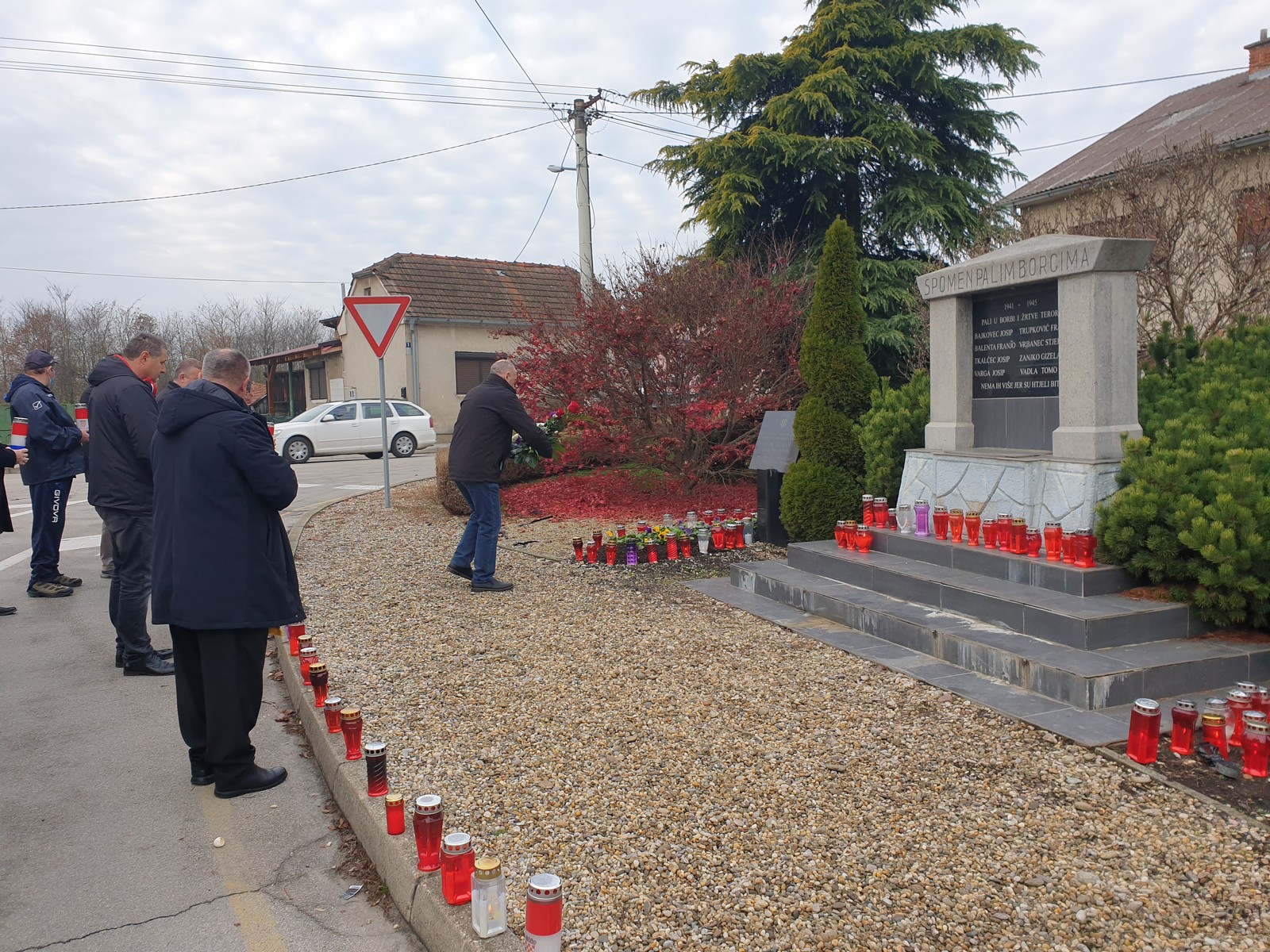 FOTO U Strahonincu obilježen Dan sjećanja, mještani se prisjetili Ivana Hižmana koji je stradao u obrani Vukovara