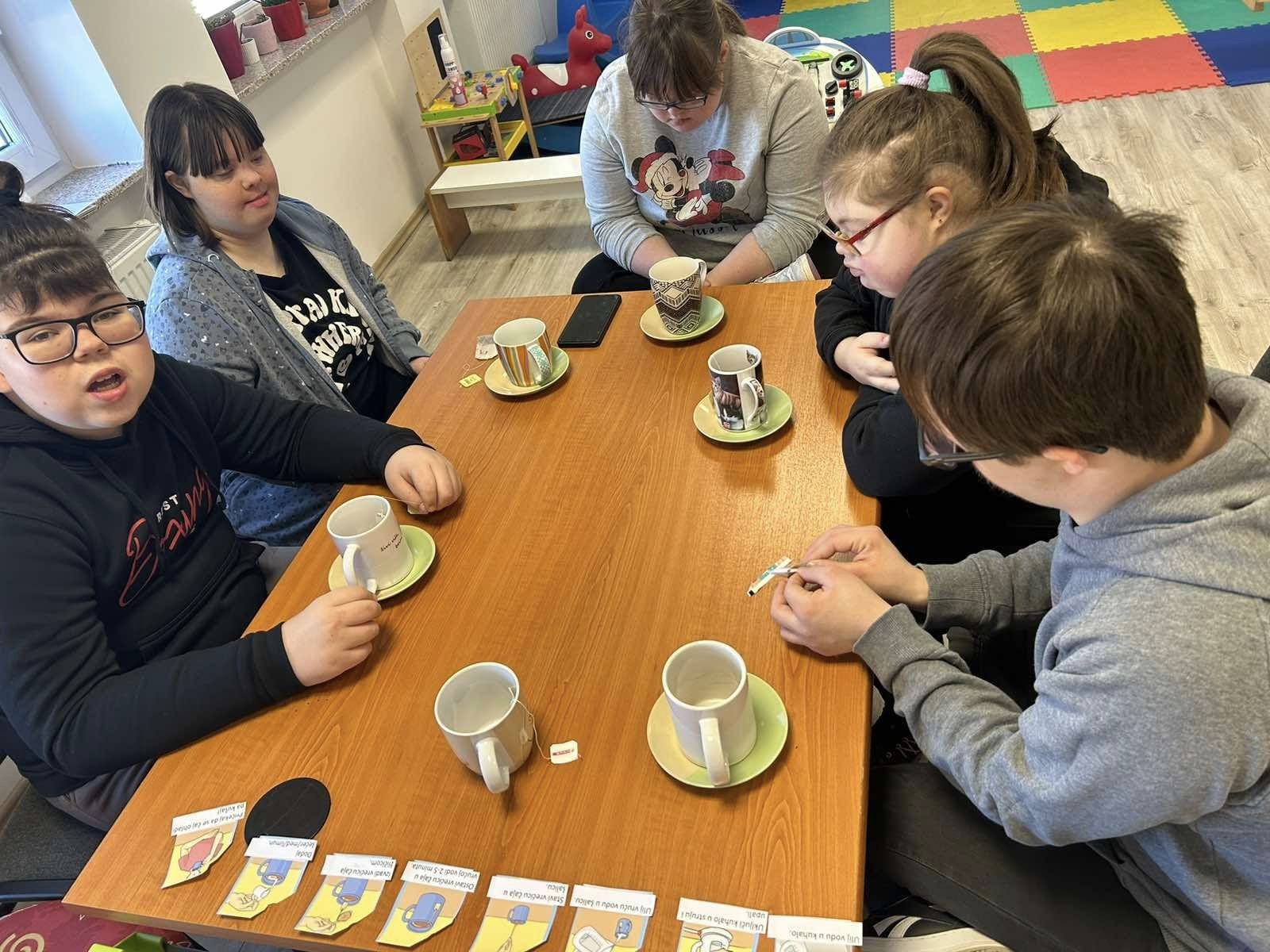 ZIMSKA ČAJANKA Mali ‘Downići’ uživali u čarima čajeva