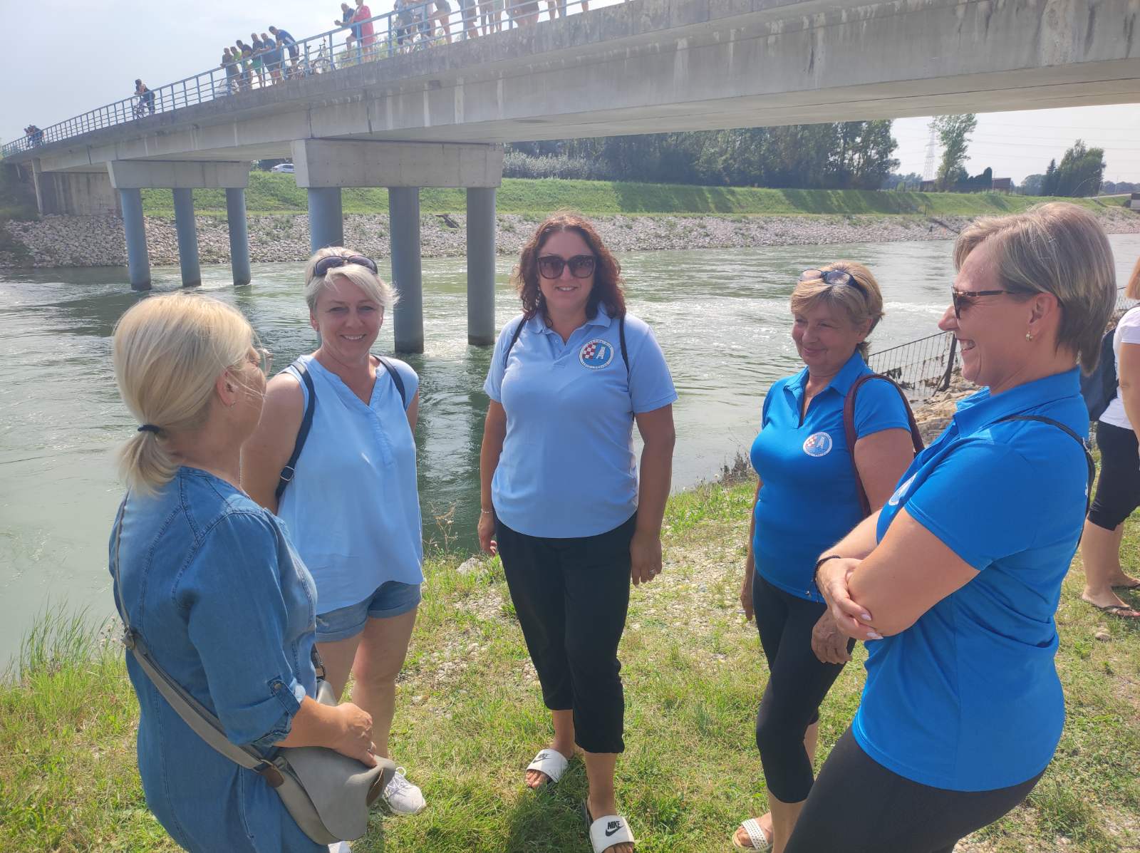 FOTO Pobjednici natjecanja u ekipnom veslanju dravskim čamcima su ekipe ‘Royal transport’ i ‘Fljojsarice’ FOTO Pobjednici natjecanja u ekipnom veslanju dravskim čamcima su ekipe ‘Royal transport’ i ‘Fljojsarice’