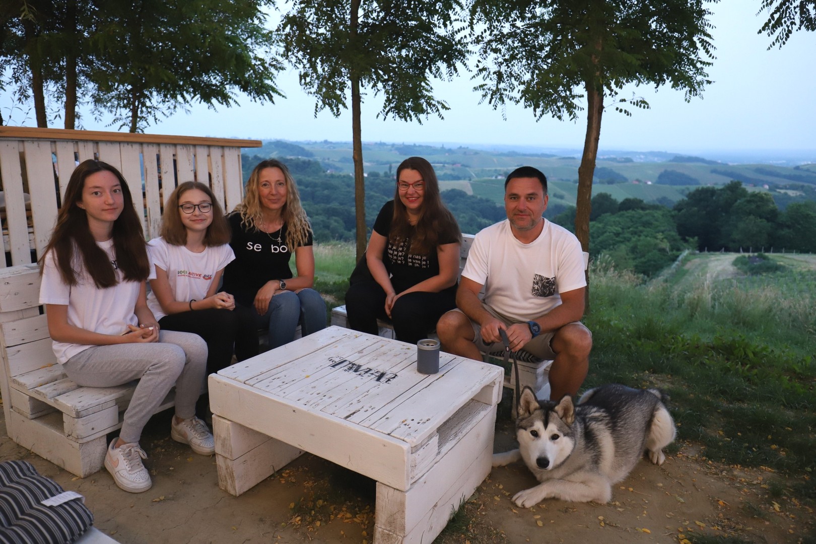 PRIZOR KOJI SE PAMTI Doček prvih zraka ljetnog sunca na Mađerkinom bregu nikog nije ostavio ravnodušnim PRIZOR KOJI SE PAMTI Doček prvih zraka ljetnog sunca na Mađerkinom bregu nikog nije ostavio ravnodušnim