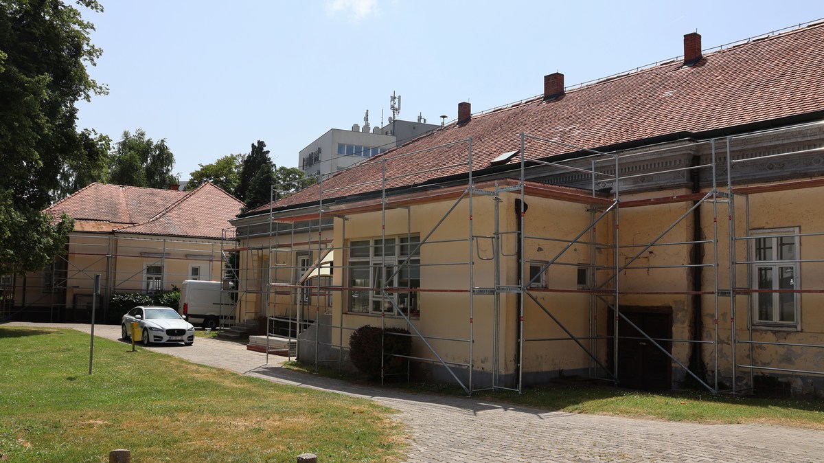 FOTO Potpisani Ugovori za sanaciju zgrade Feštetić i dvije ambulante bivšeg Doma zdravlja, projekti vrijedni približno 580 tisuća eura FOTO Potpisani Ugovori za sanaciju zgrade Feštetić i dvije ambulante bivšeg Doma zdravlja, projekti vrijedni približno 580 tisuća eura