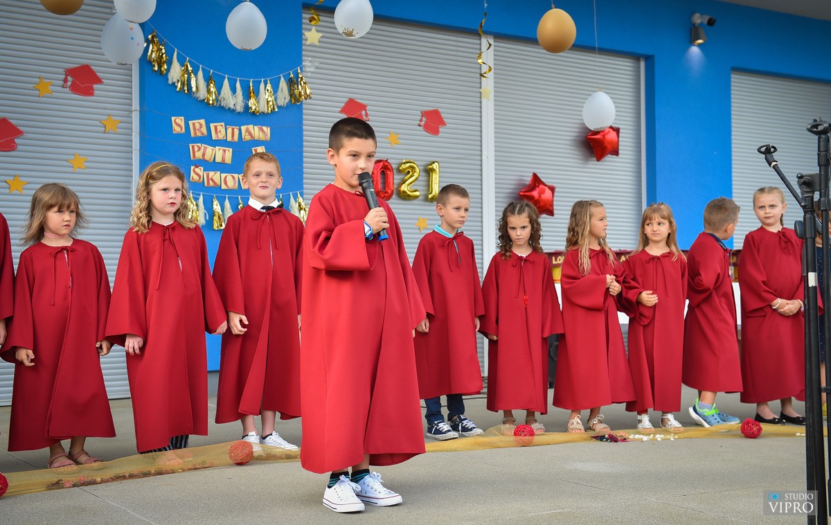 VIDEO I FOTO Završnom svečanošću mali ‘Zmajići’ oprostili se od vrtićkih dana u DV Vesela Loptica VIDEO I FOTO Završnom svečanošću mali ‘Zmajići’ oprostili se od vrtićkih dana u DV Vesela Loptica