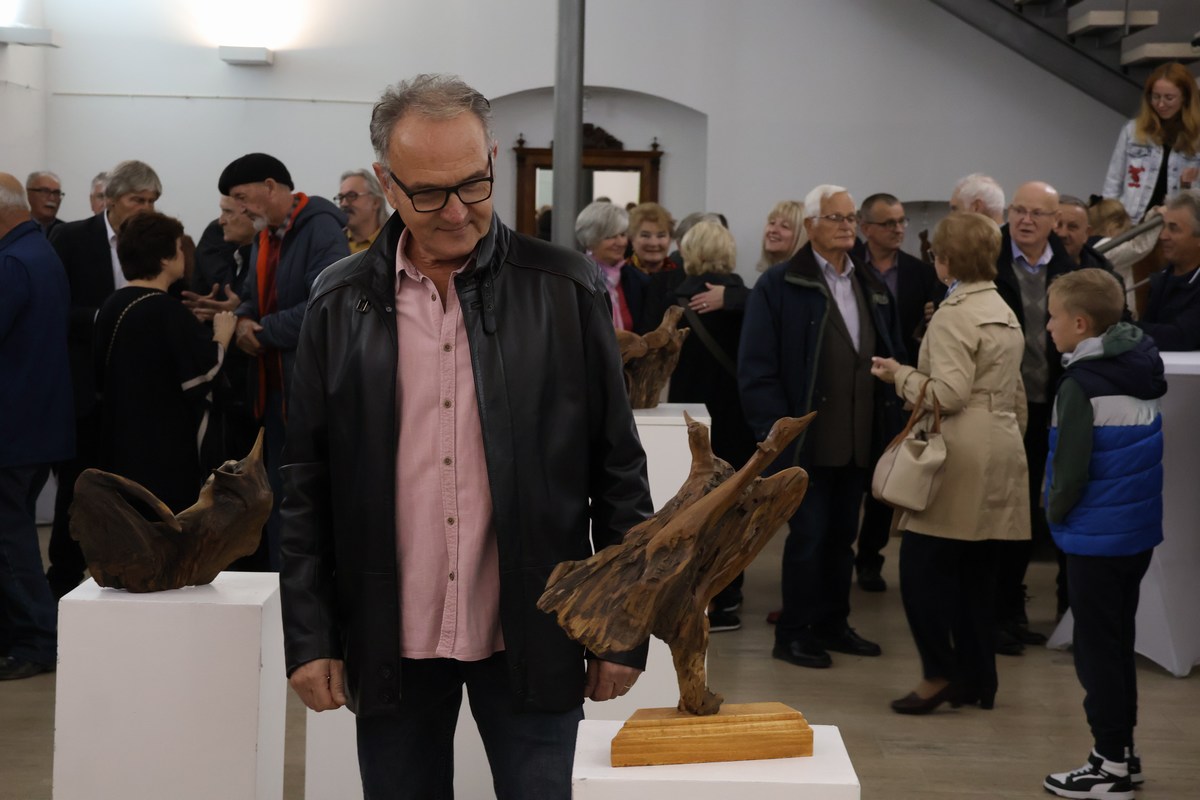DRVENE SKULPTURE Otvorena izložba svestranog Josipa Radeka