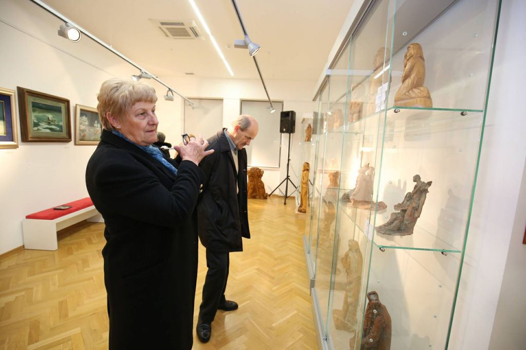 2733561410214090653357315635948