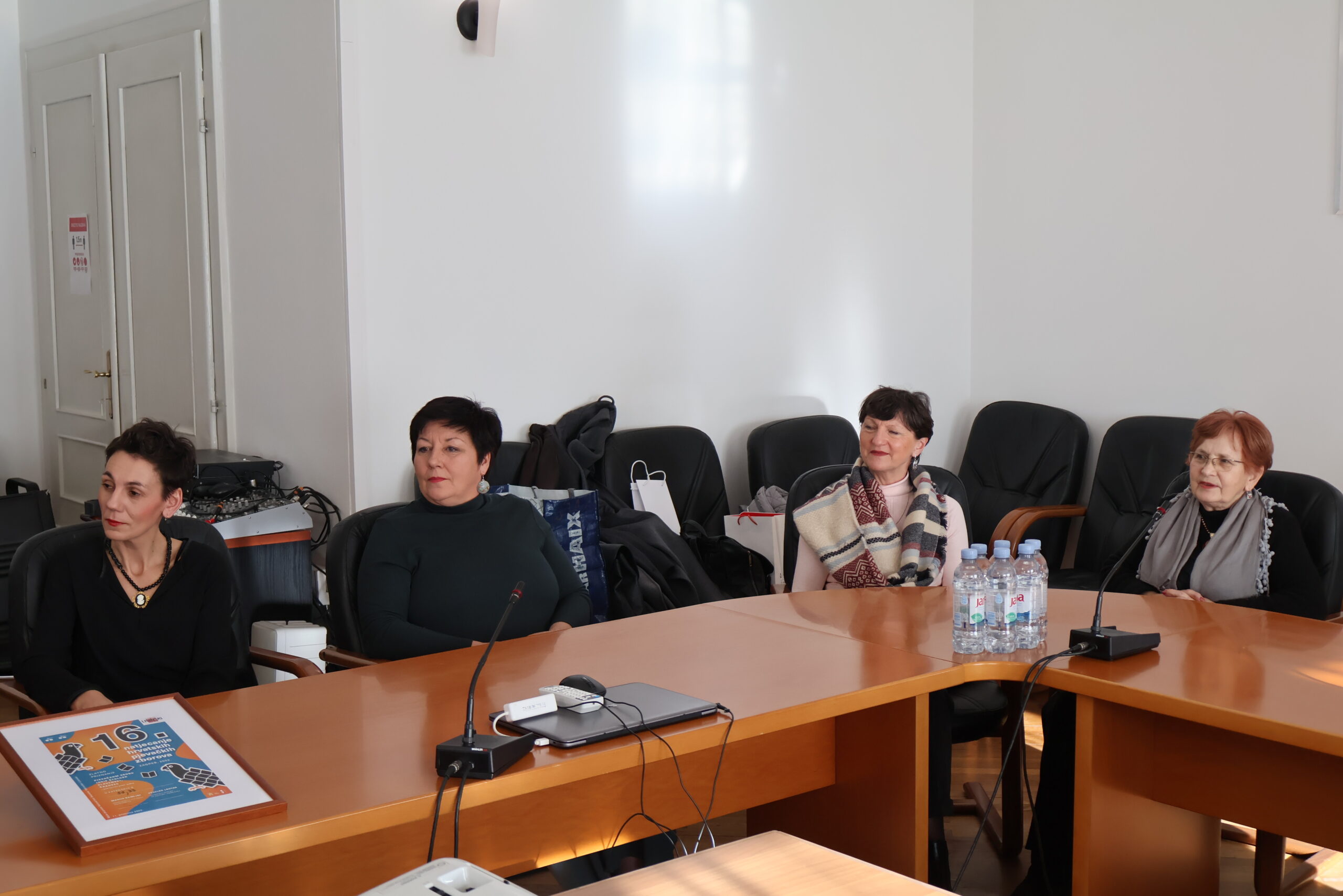 Gradonačelnica Cividini svečanim prijemom za kraj godine nagradila uspješne glumce i pjevače Gradonačelnica Cividini svečanim prijemom za kraj godine nagradila uspješne glumce i pjevače