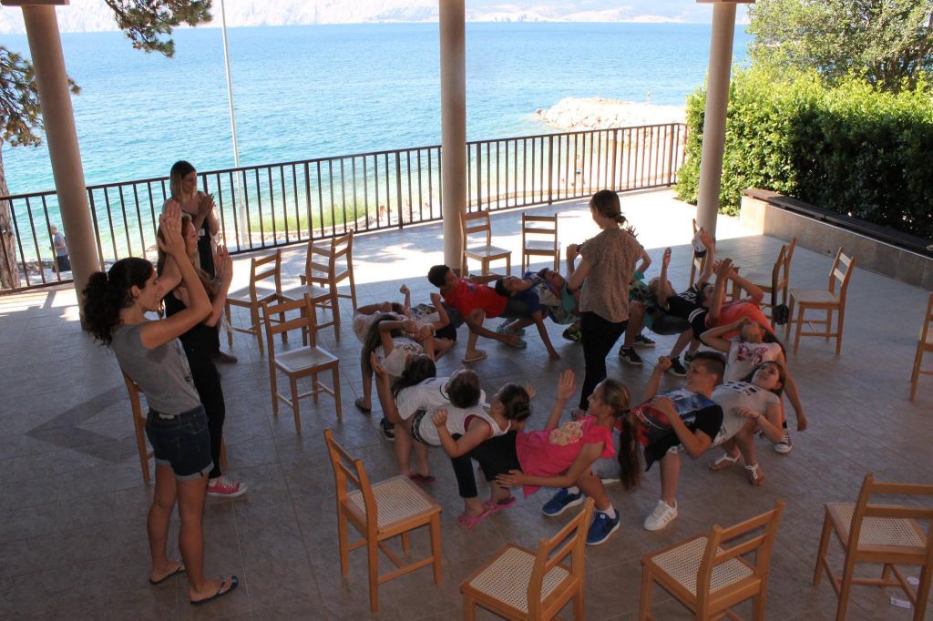 1909562264681603551096647609592