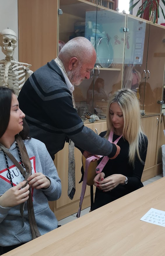 GOSPODARSKA ŠKOLA ČAKOVEC Radionicama obilježili Svjetski dan kravate