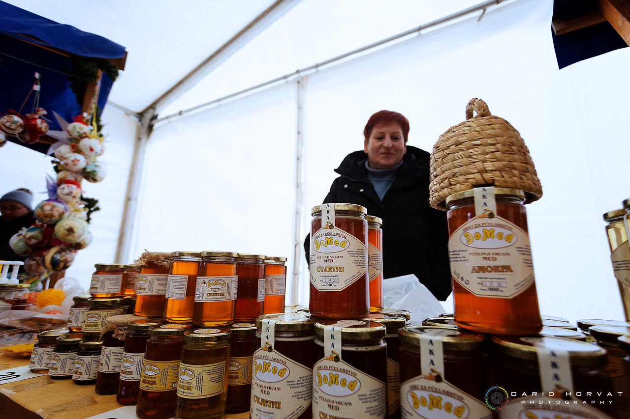 Raznovrsna ponuda na Božićnom sajmu ispod grijanog šatora u Prelogu