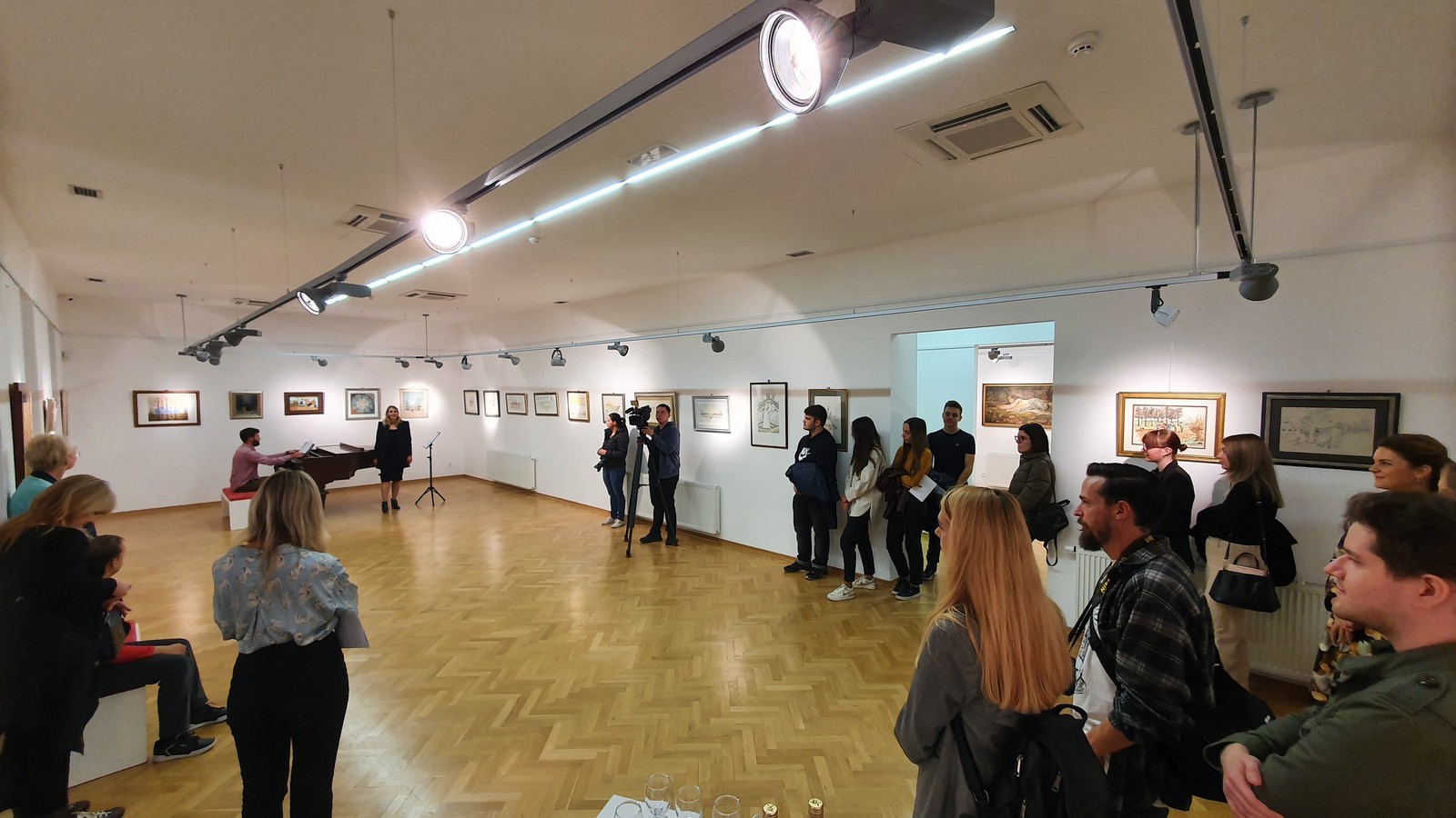 PRELOG Otvorena samostalna izložba ‘Godišnji’ akademske umjetnice Marine Ćorić