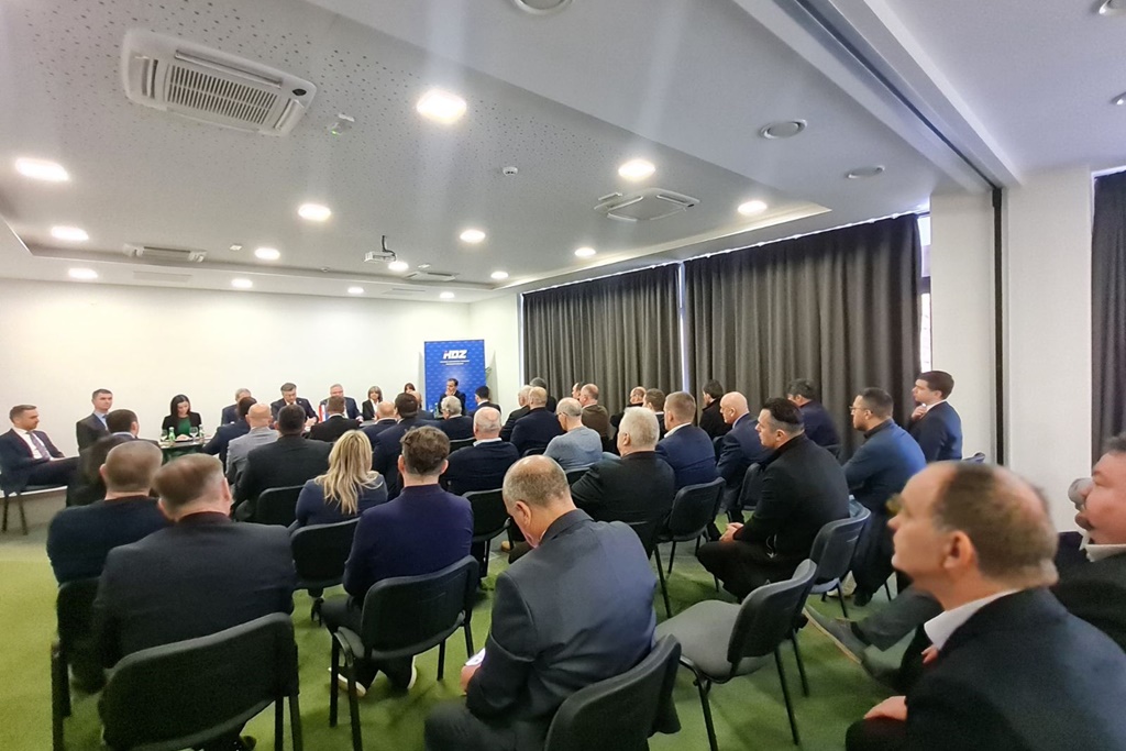 PLENKOVIĆ U MEĐIMURJU ‘HDZ ulazi u osmu godinu vlasti na nacionalnoj razini sa snažnom potporom’ PLENKOVIĆ U MEĐIMURJU ‘HDZ ulazi u osmu godinu vlasti na nacionalnoj razini sa snažnom potporom’