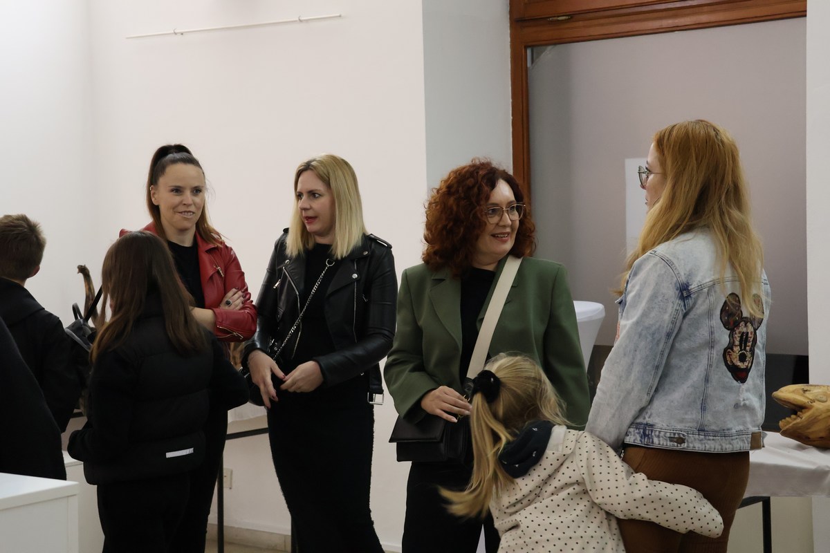 DRVENE SKULPTURE Otvorena izložba svestranog Josipa Radeka