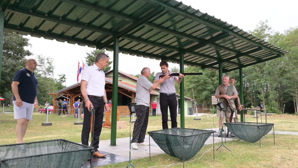 img201706250955121587x896596078