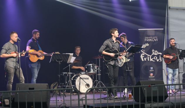 Frikovi zabavljaju Kotoripčane!