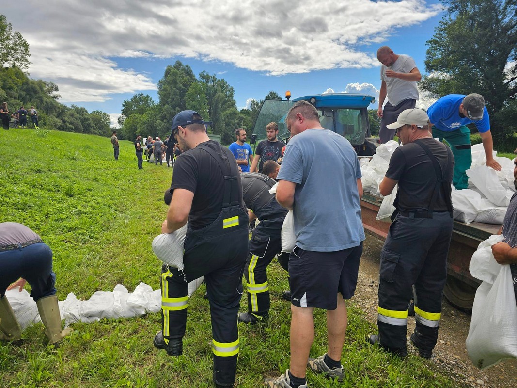 FOTO Napravljen je obilazak cijelog nasipa i dalje nema opasnosti za Goričan FOTO Napravljen je obilazak cijelog nasipa i dalje nema opasnosti za Goričan