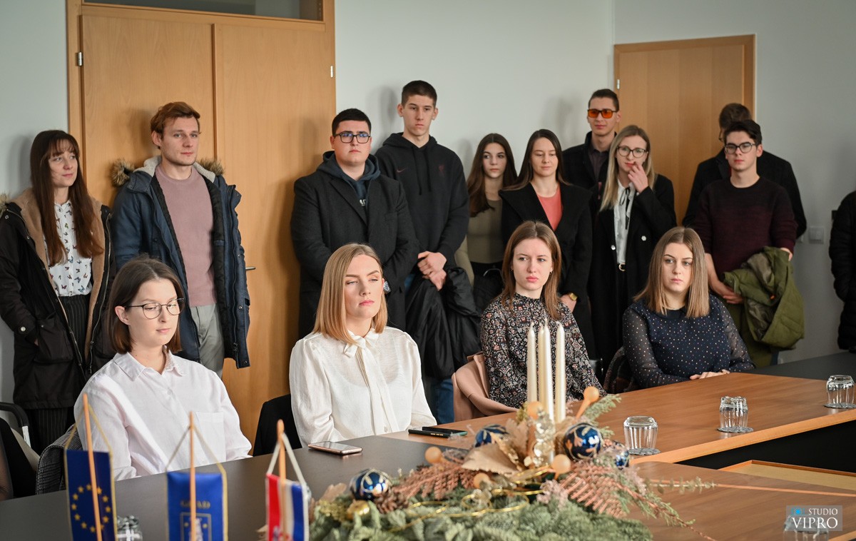PRELOG Dodijeljene nagrade uspješnim učenicima i studentima