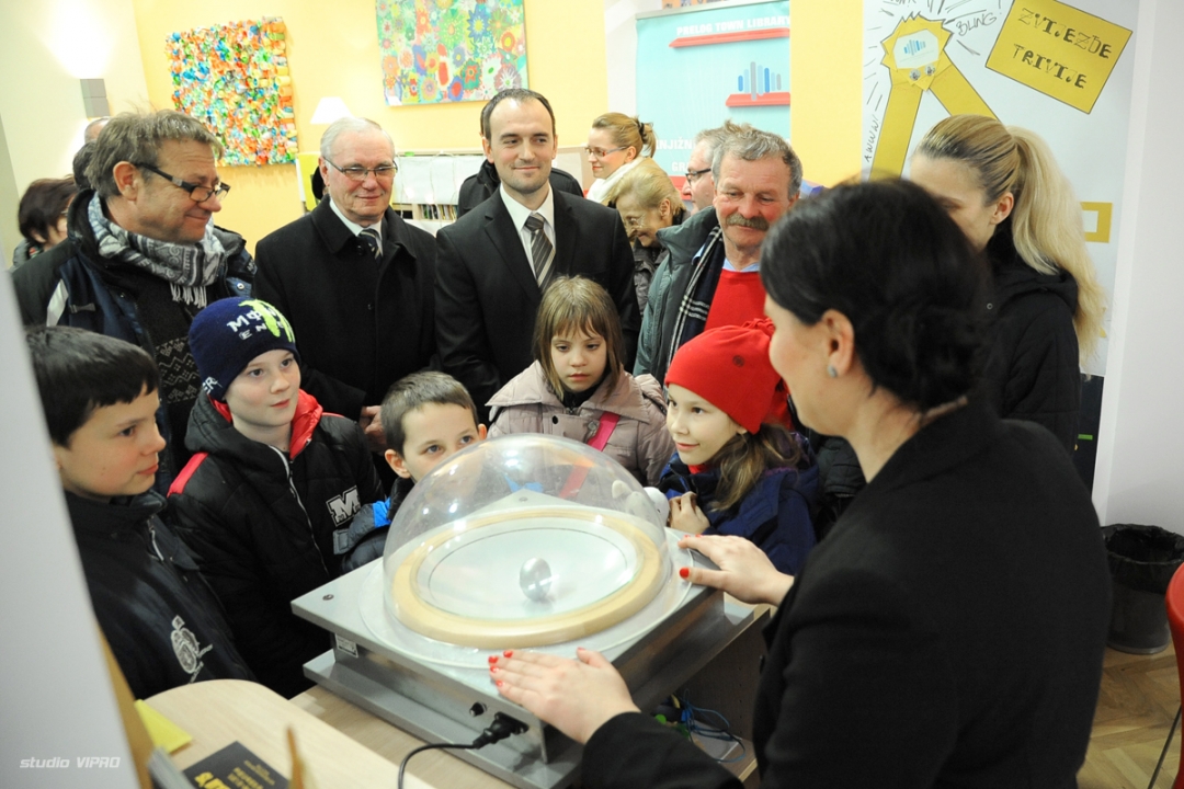 273911137dsc3885397051