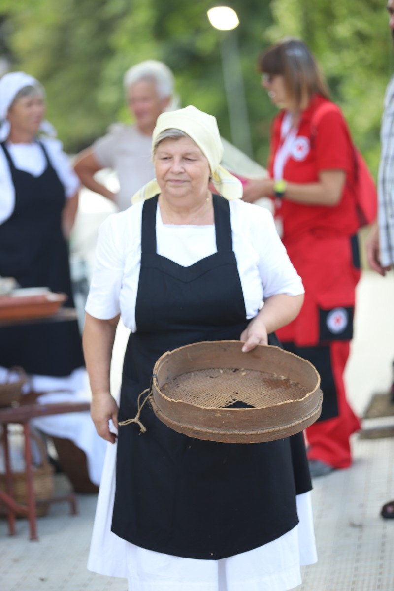 ĐIR PO GRADU Vesela subota u centru Čakovca: Porcijunkulovo je mamac brojnim građanima