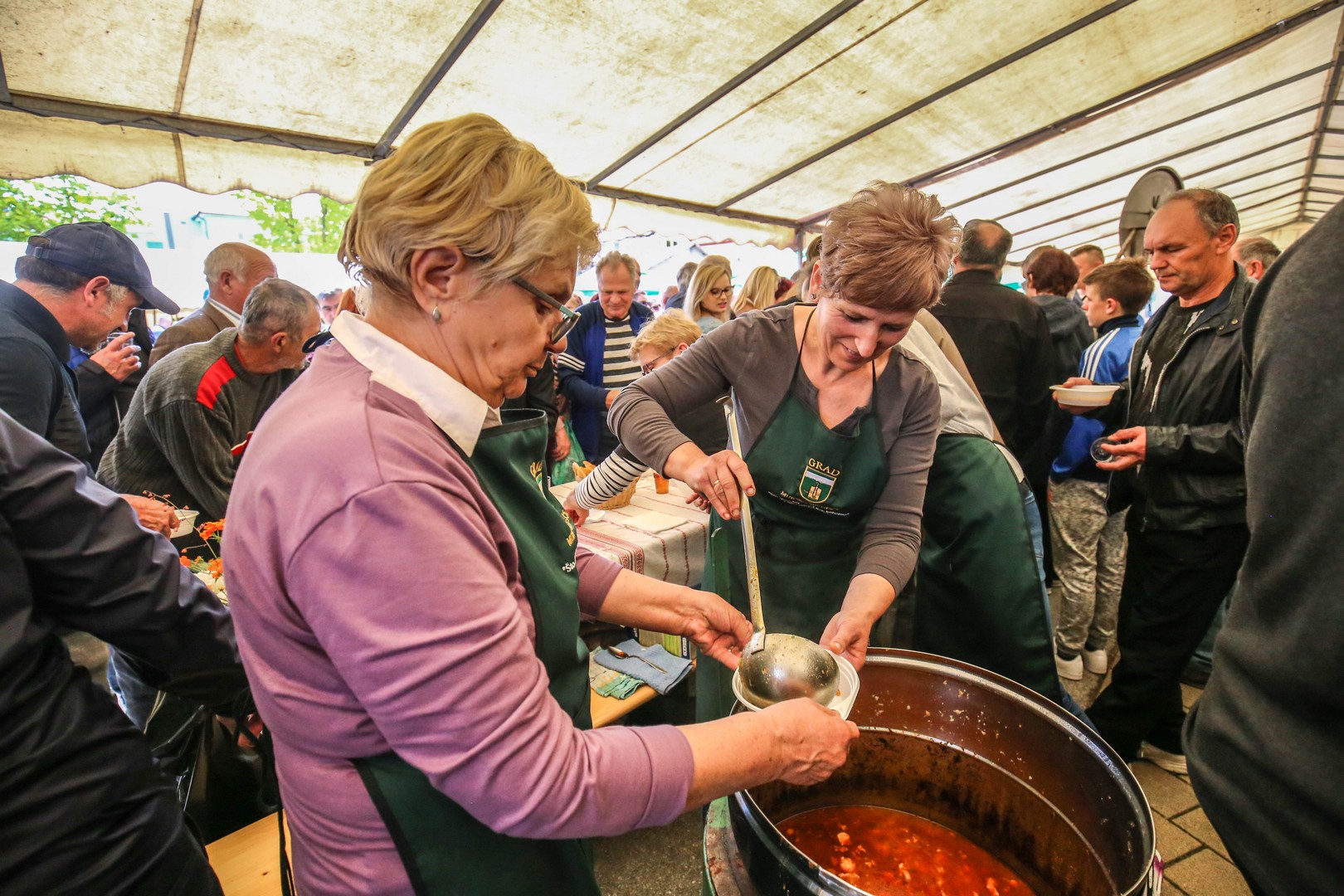 Murskim Središćem jutros se širio miris gulaša i cvijeća