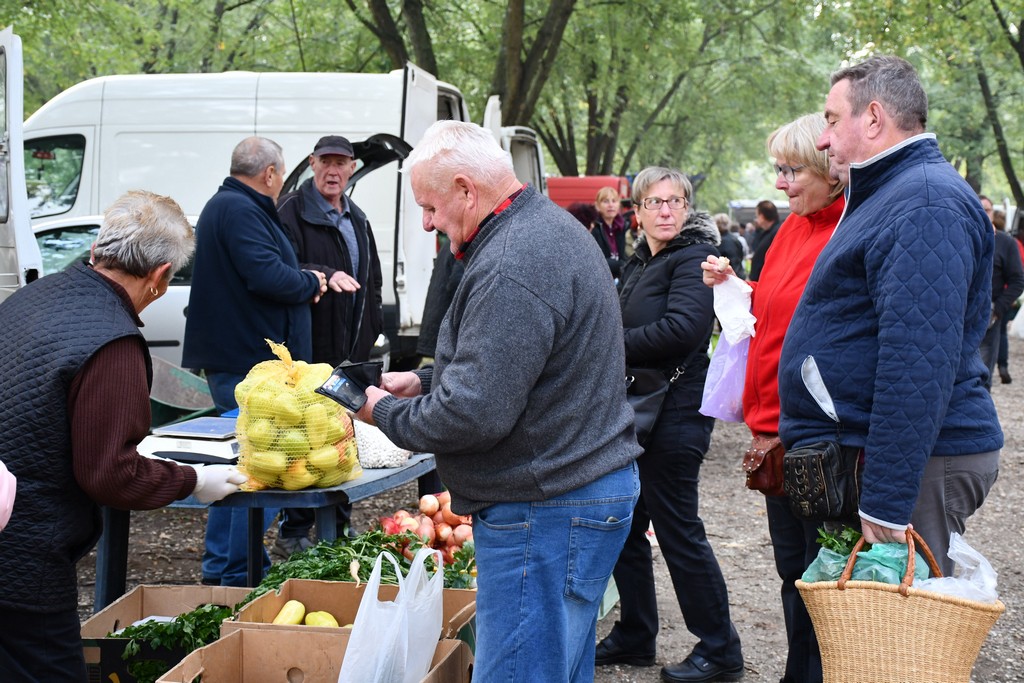 FOTO S dolaskom hladnijih dana povećan interes za kupnju drva za ogrjev