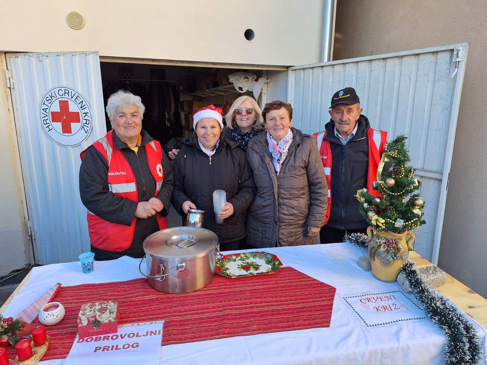 FOTO/VIDEO Pogledajte blagdansku atmosferu Božićnog sajma u Donjoj Dubravi