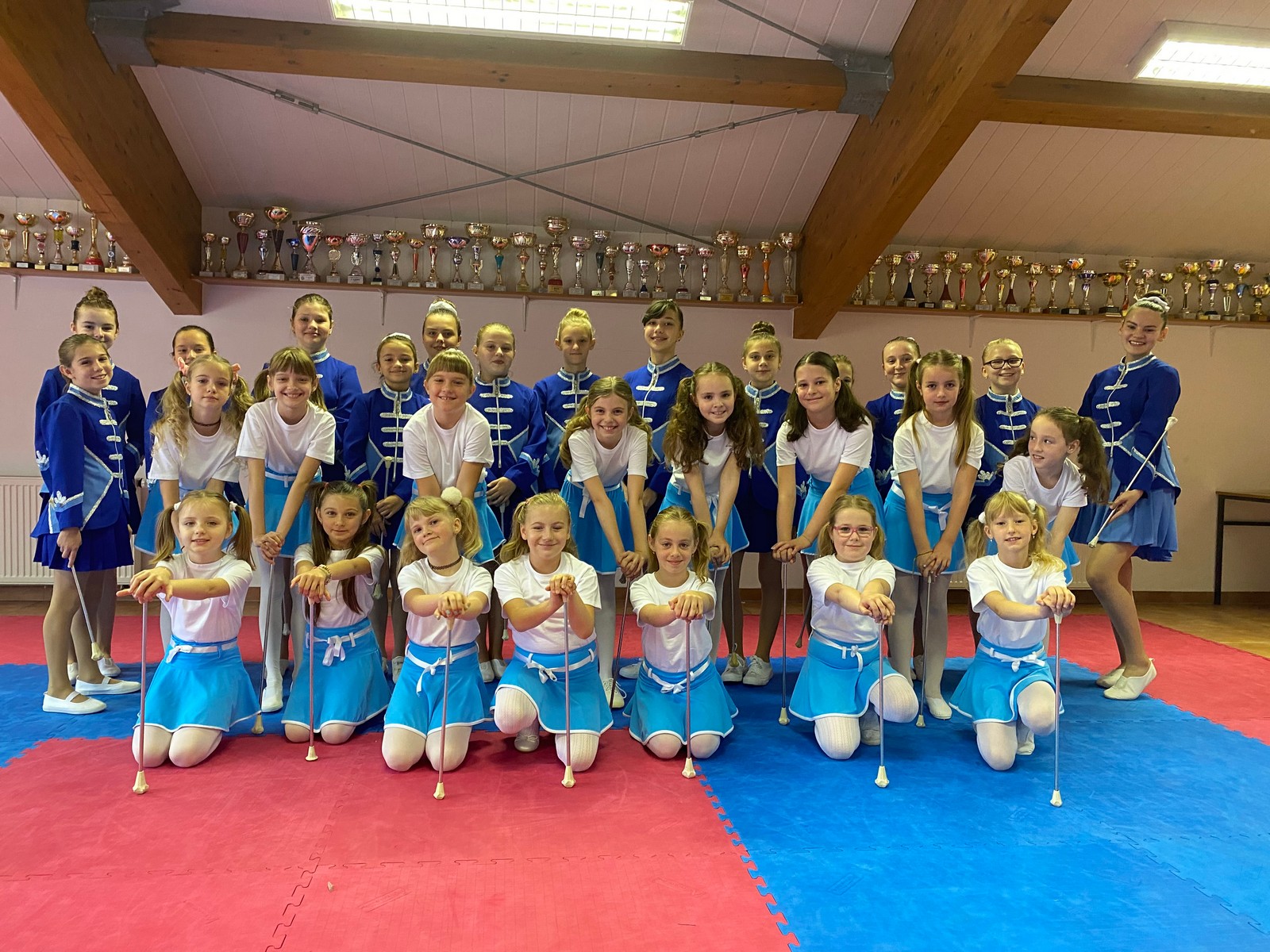 MAŽORETKINJE MALE SUBOTICE U novim uniformama do medalja!