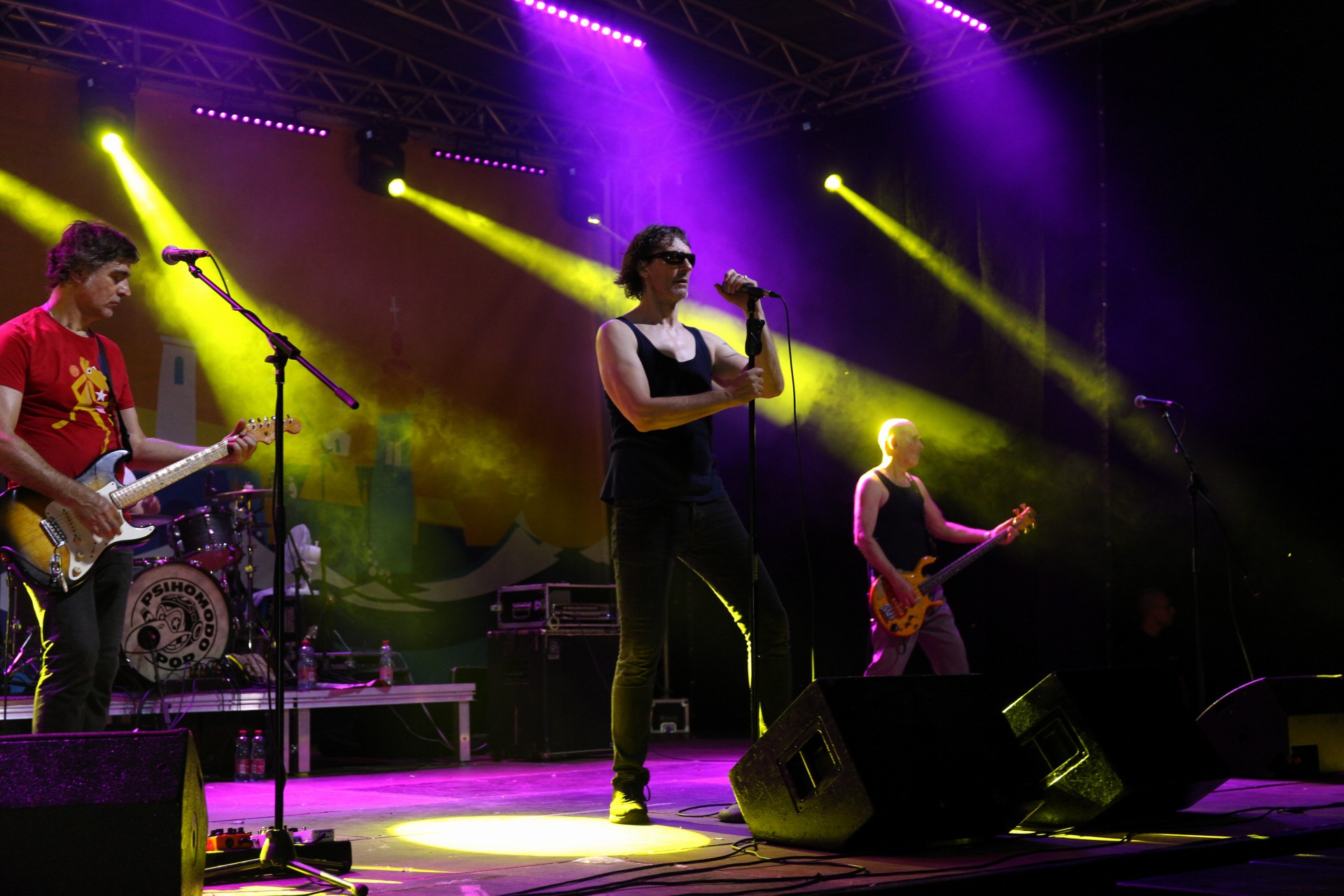 LJETO U GRADU ZRINSKIH Psihomodo pop i Gobac pjevali s brojnim fanovima u Čakovcu LJETO U GRADU ZRINSKIH Psihomodo pop i Gobac pjevali s brojnim fanovima u Čakovcu