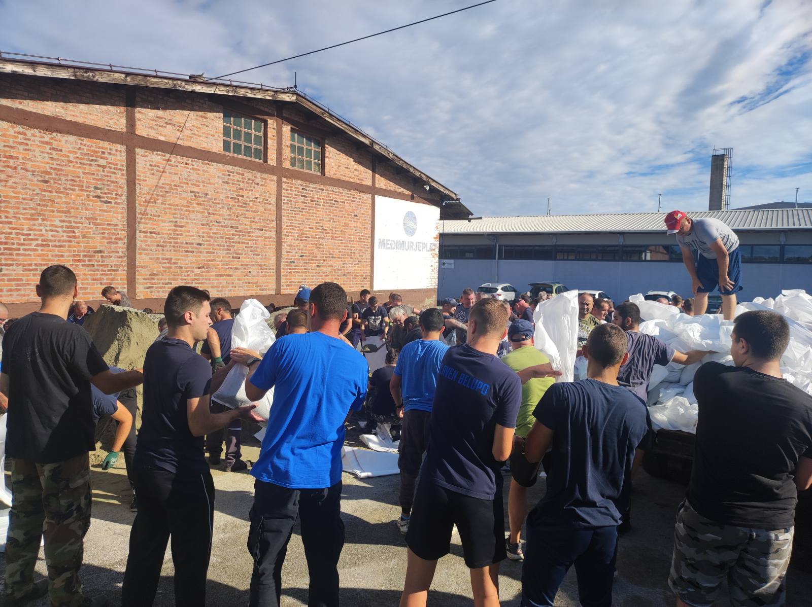 UJEDINILI SE Mještani Kotoribe pokazali koliko su moćni dok ih je više!