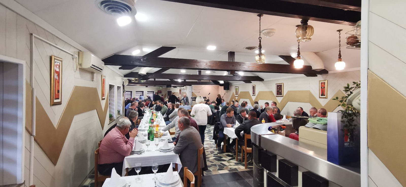 ANDRIJA TOMAŠEK ‘Sinovi nastavljaju moj posao i siguran sam da će uspješno trajati i slijedećih 25 godina’ ANDRIJA TOMAŠEK ‘Sinovi nastavljaju moj posao i siguran sam da će uspješno trajati i slijedećih 25 godina’