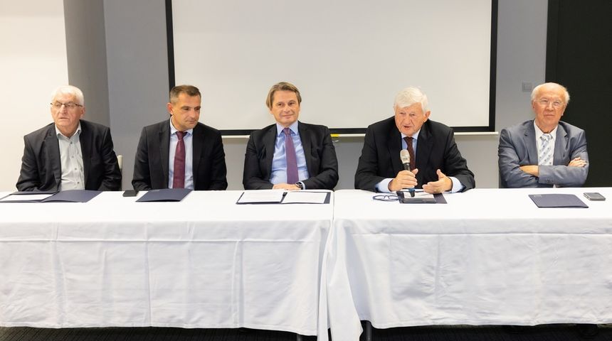 VRIJEDNI STUDENTI I u ovoj akademskoj godini Zaklada Mikec stipendira 47 uspješnih studenata VRIJEDNI STUDENTI I u ovoj akademskoj godini Zaklada Mikec stipendira 47 uspješnih studenata