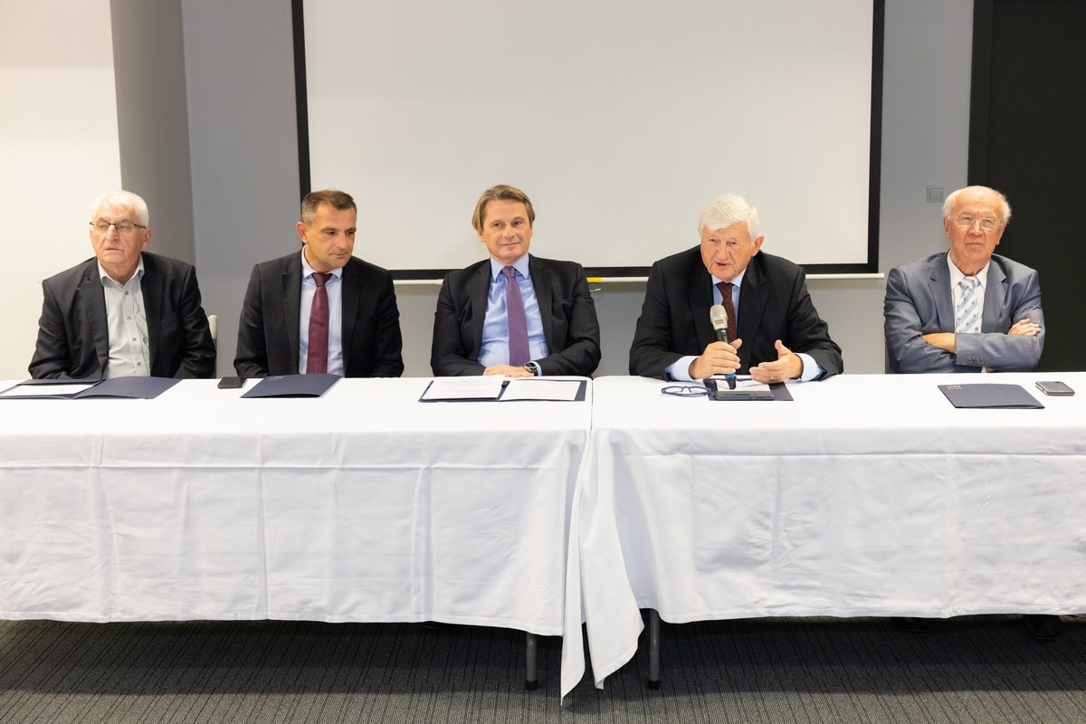 VRIJEDNI STUDENTI I u ovoj akademskoj godini Zaklada Mikec stipendira 47 uspješnih studenata