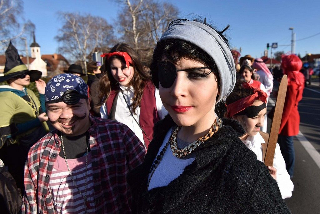 nedeliscefasnik0004377282