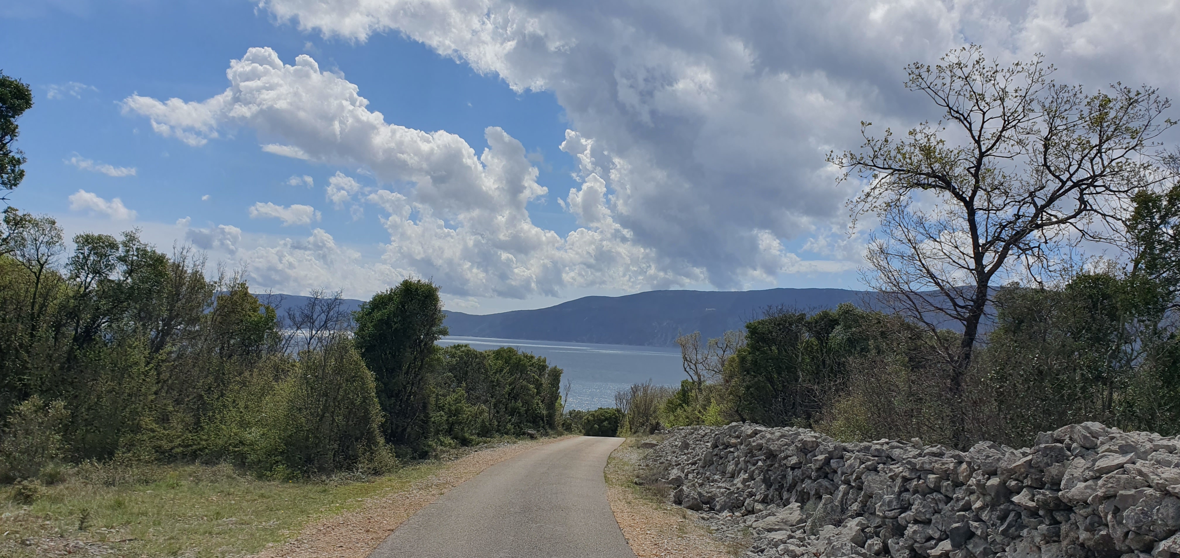 CAMINO KRKA Naši čitatelji Saša Turk i Danijel Mikolaj šalju nam fotografije njihove velike avanture CAMINO KRKA Naši čitatelji Saša Turk i Danijel Mikolaj šalju nam fotografije njihove velike avanture