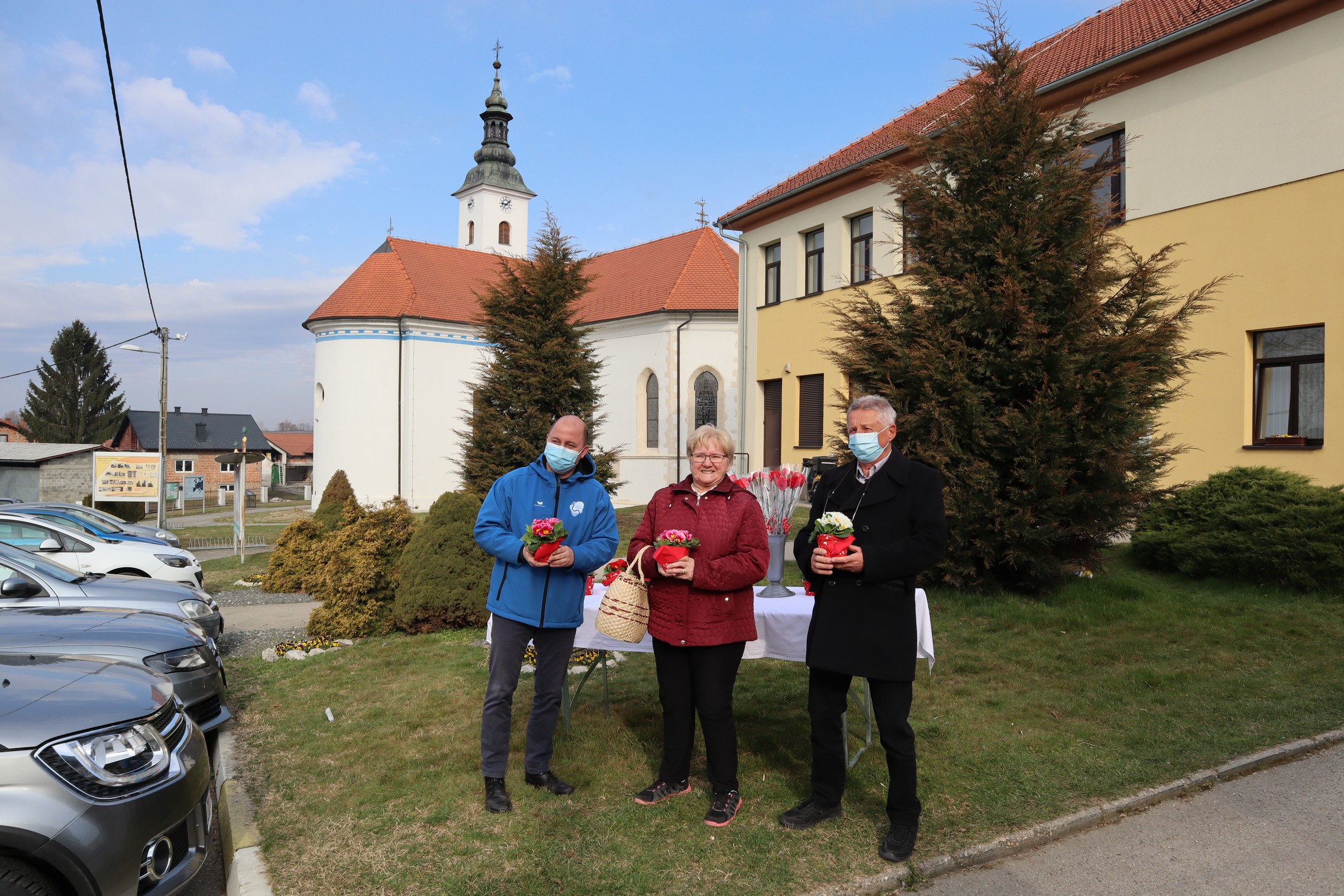 Karanfili i jaglaci za žene u centru Svetog Martina na Muri