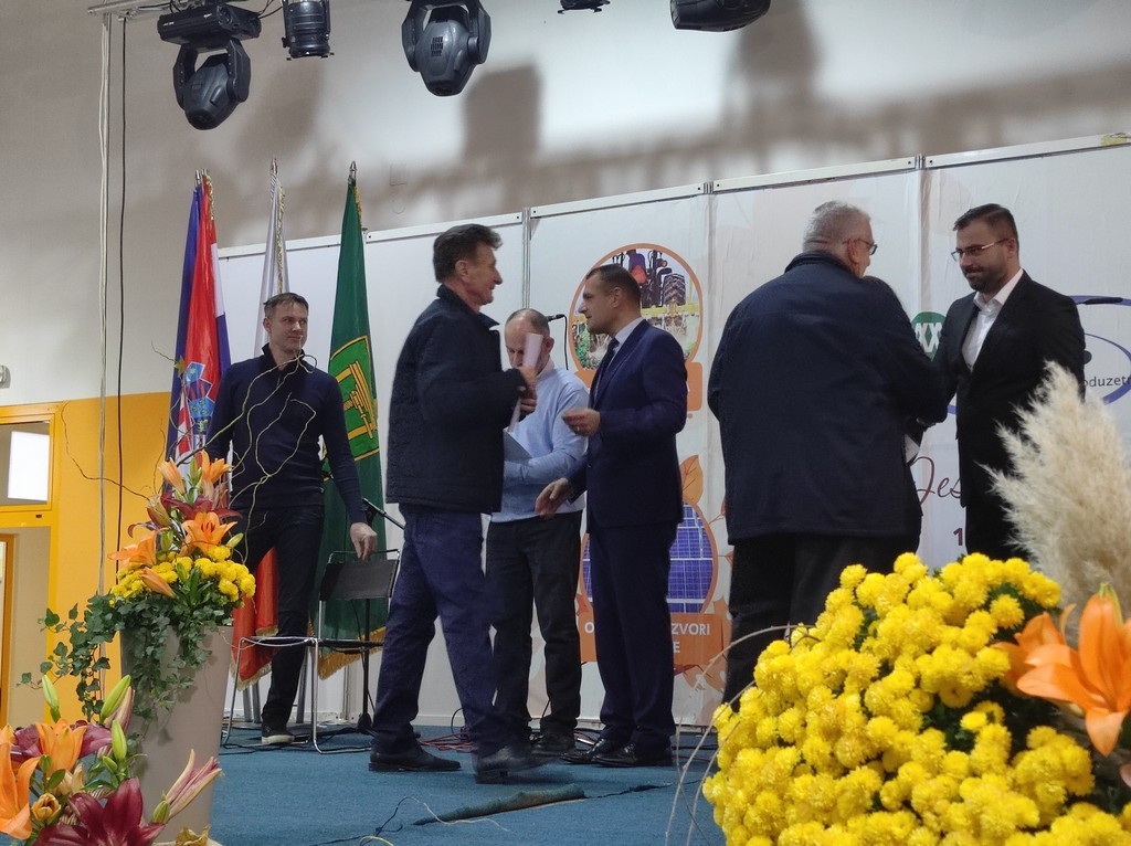 OCJENJIVANJE MEDA Pčelarima dodijeljeno 20 zlatnih, 35 srebrnih i 10 brončanih priznanja