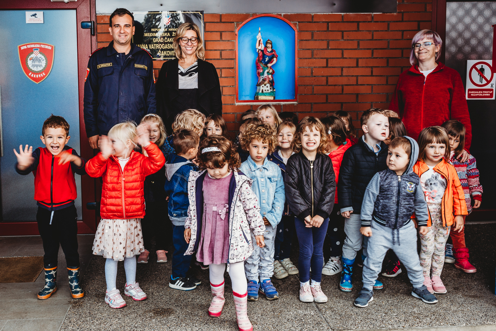 Mališani iz Dječjeg vrtića Cipelica posjetili vatrogasce