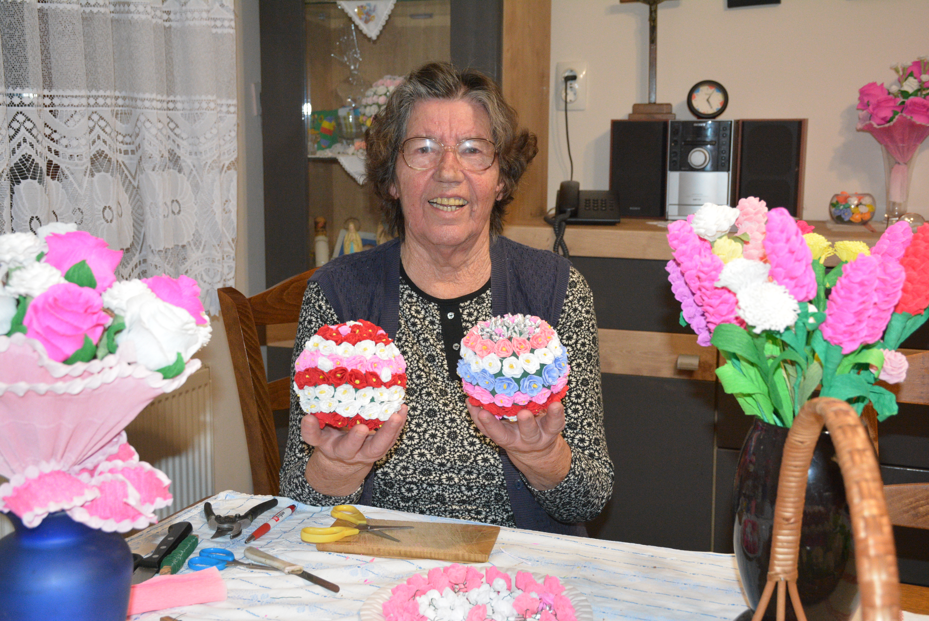 LJUBICA VIDOVIĆ (82) Čuvarica svatovske jabuke koju mladenci u Podturnu i danas stavljaju na zastavu LJUBICA VIDOVIĆ (82) Čuvarica svatovske jabuke koju mladenci u Podturnu i danas stavljaju na zastavu