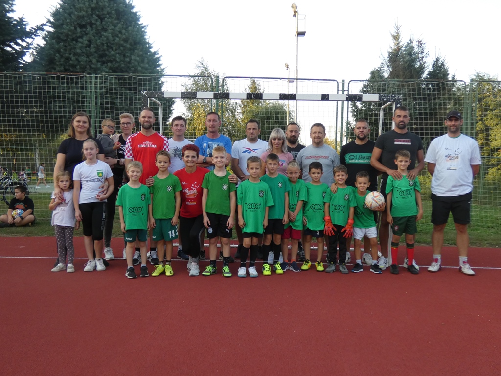 MURSKO SREDIŠĆE Treći dan Europskog dana sporta održane nogometne i košarkaška utakmica između djece i roditelja