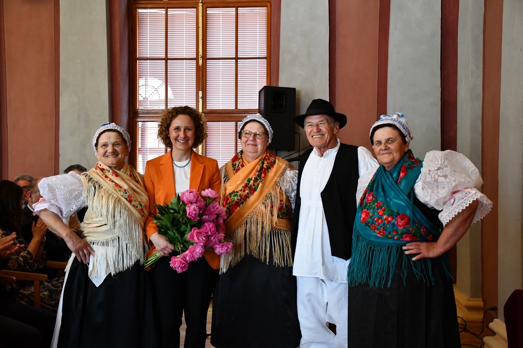 SVEČANA DODJELA Ministrica Nina Obuljen Koržinek uručila UNESCO-ove povelje za međimursku popevku