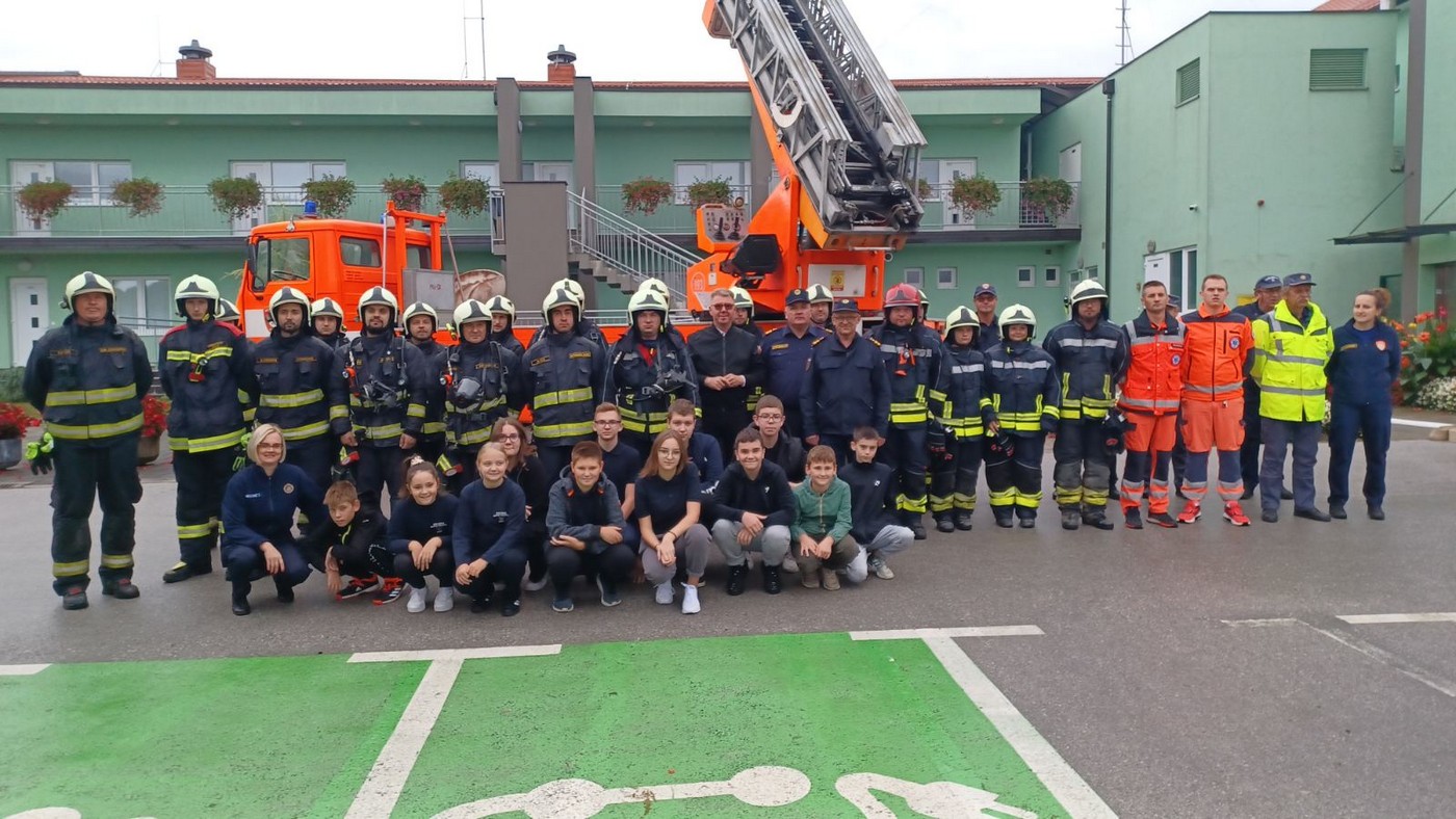 MURSKO SREDIŠĆE Održana uzbudljiva vježba u kojoj su vatrogasci uspješno ugasili požar i spasili unesrećene MURSKO SREDIŠĆE Održana uzbudljiva vježba u kojoj su vatrogasci uspješno ugasili požar i spasili unesrećene