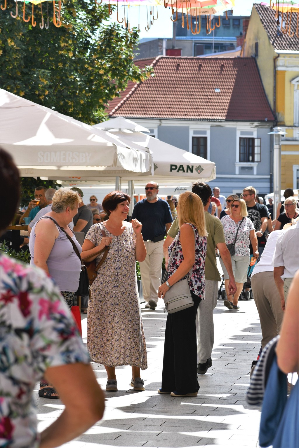 KLIKOM ISPOD KIŠOBRANA Centrom Čakovca prošetali brojni građani, evo koga smo sreli