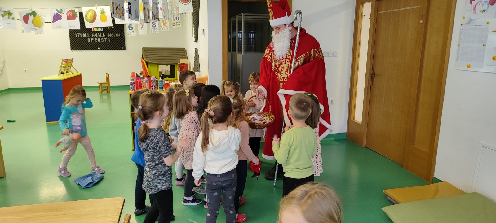 MURSKO SREDIŠĆE Sveti Nikola razveselio vrtićku djecu