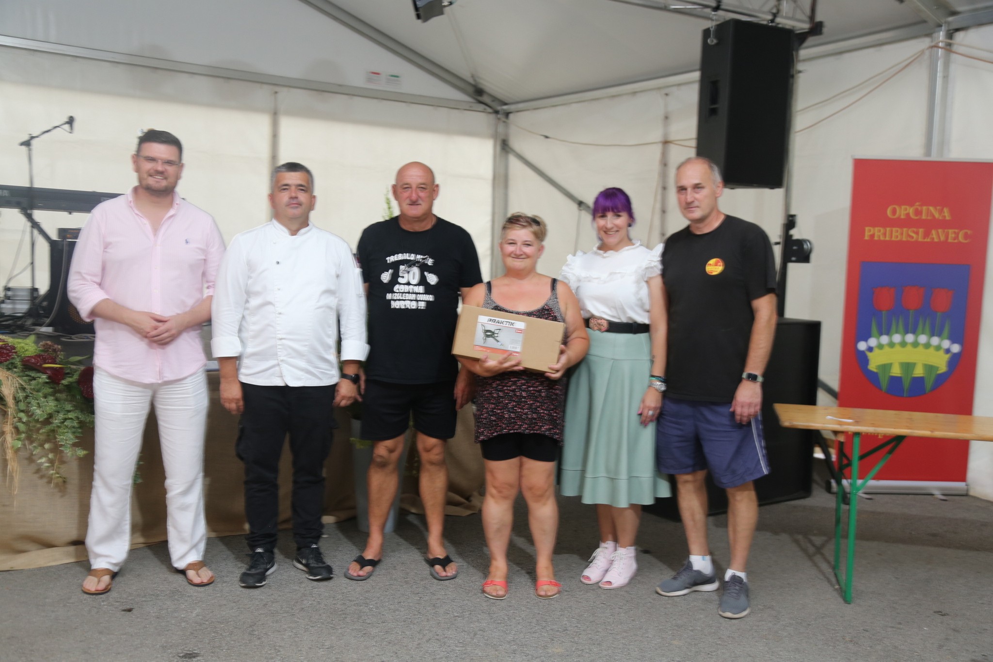 Miris ‘grofovske kotlovine’ u subotu se širio Pribislavcem