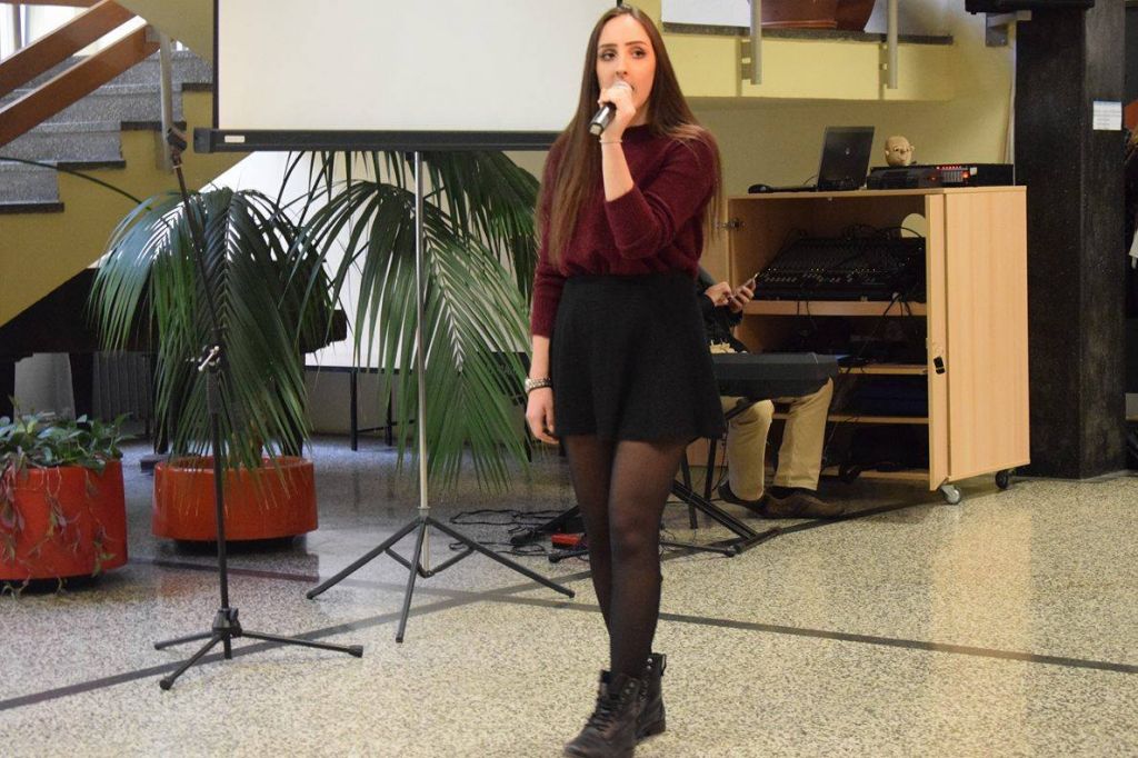 1572531165932169091627420209063