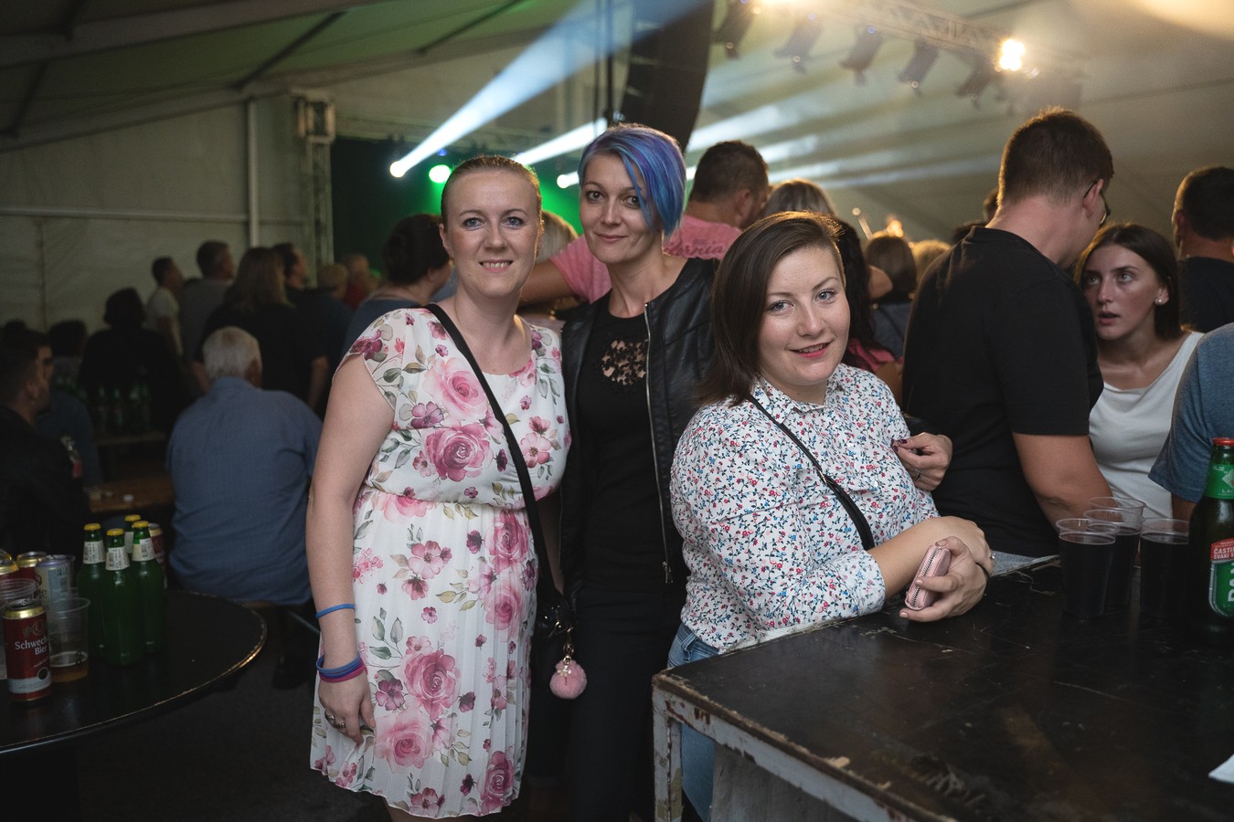 Odlična atmosfera u Kotoribi: Željko Bebek raspjevao publiku u prepunom šatoru