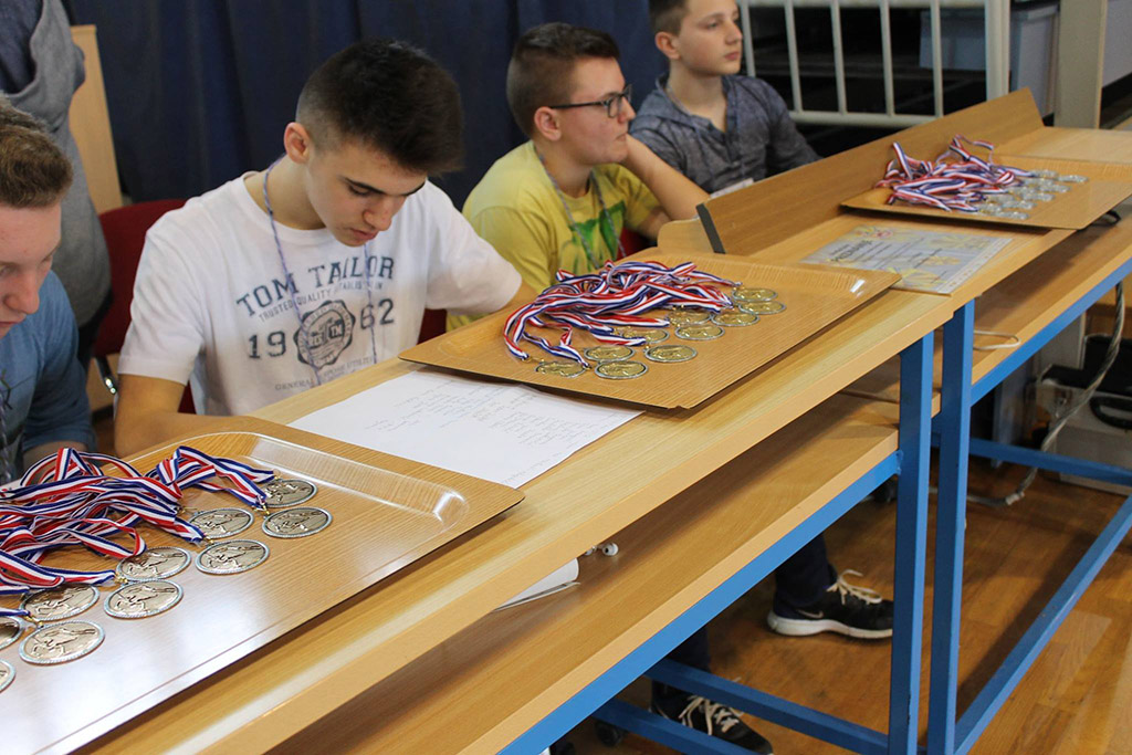 1277693610205600715085928166480