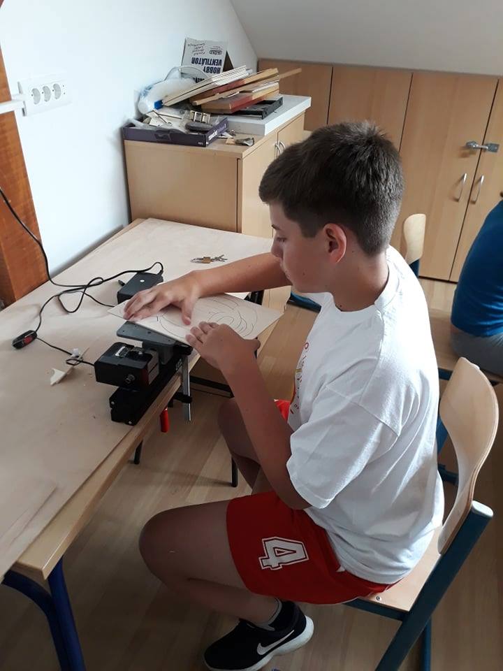 Učenici OŠ Kuršanec pružili novi izgled starim školskim stolicama