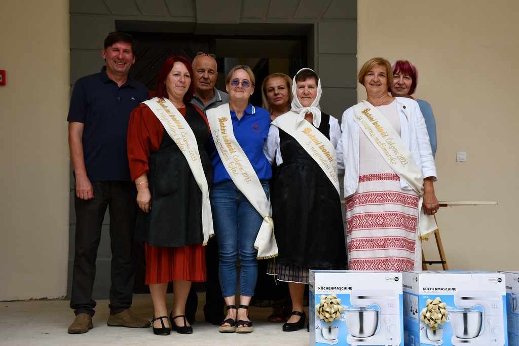 ‘BAKINI KOLAČI’ Najbolji kolač s jabukama pripremila je Natalija Munđar iz Križovca